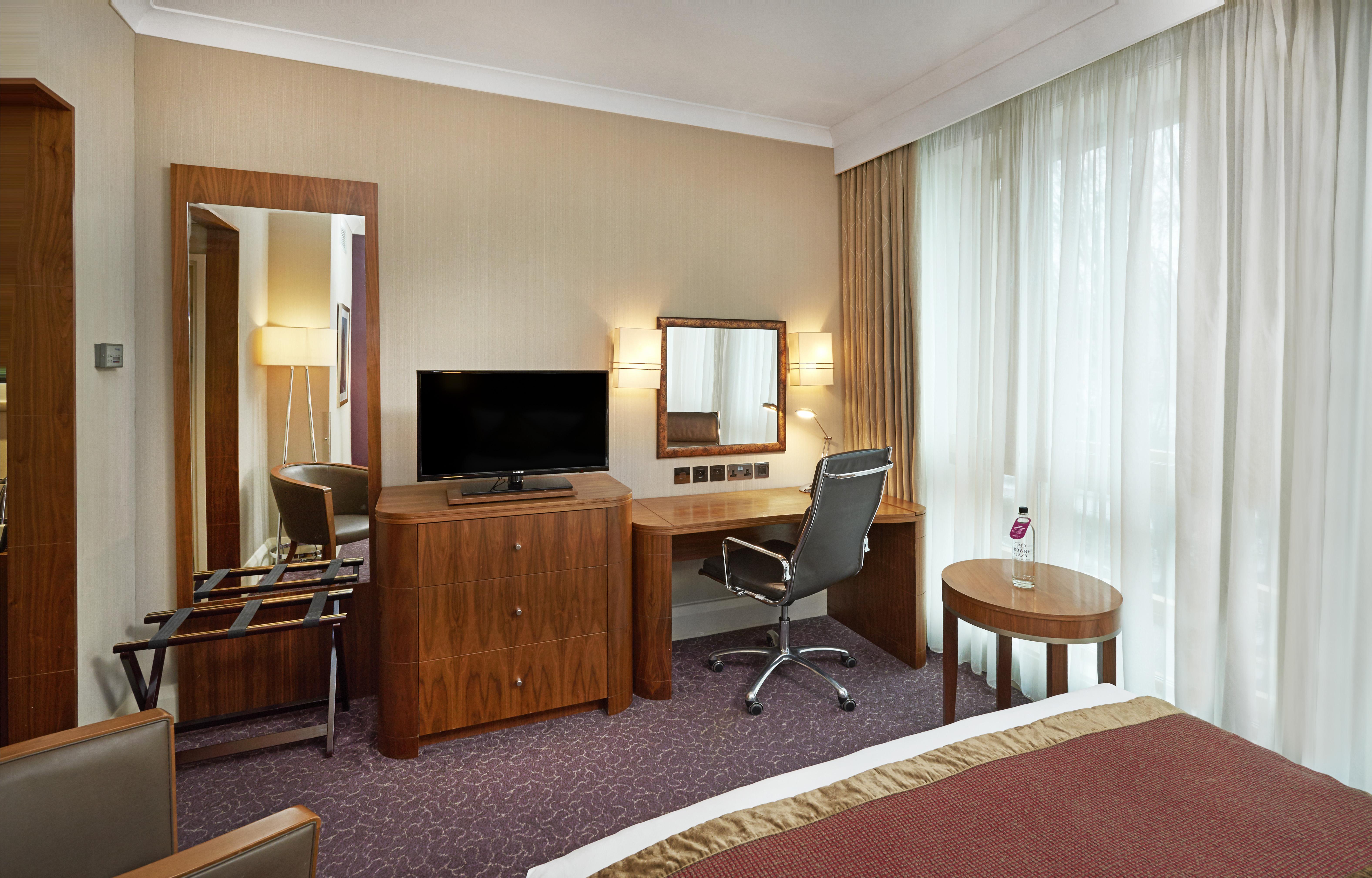 Crowne Plaza London Ealing By Ihg Hotel Екстериор снимка