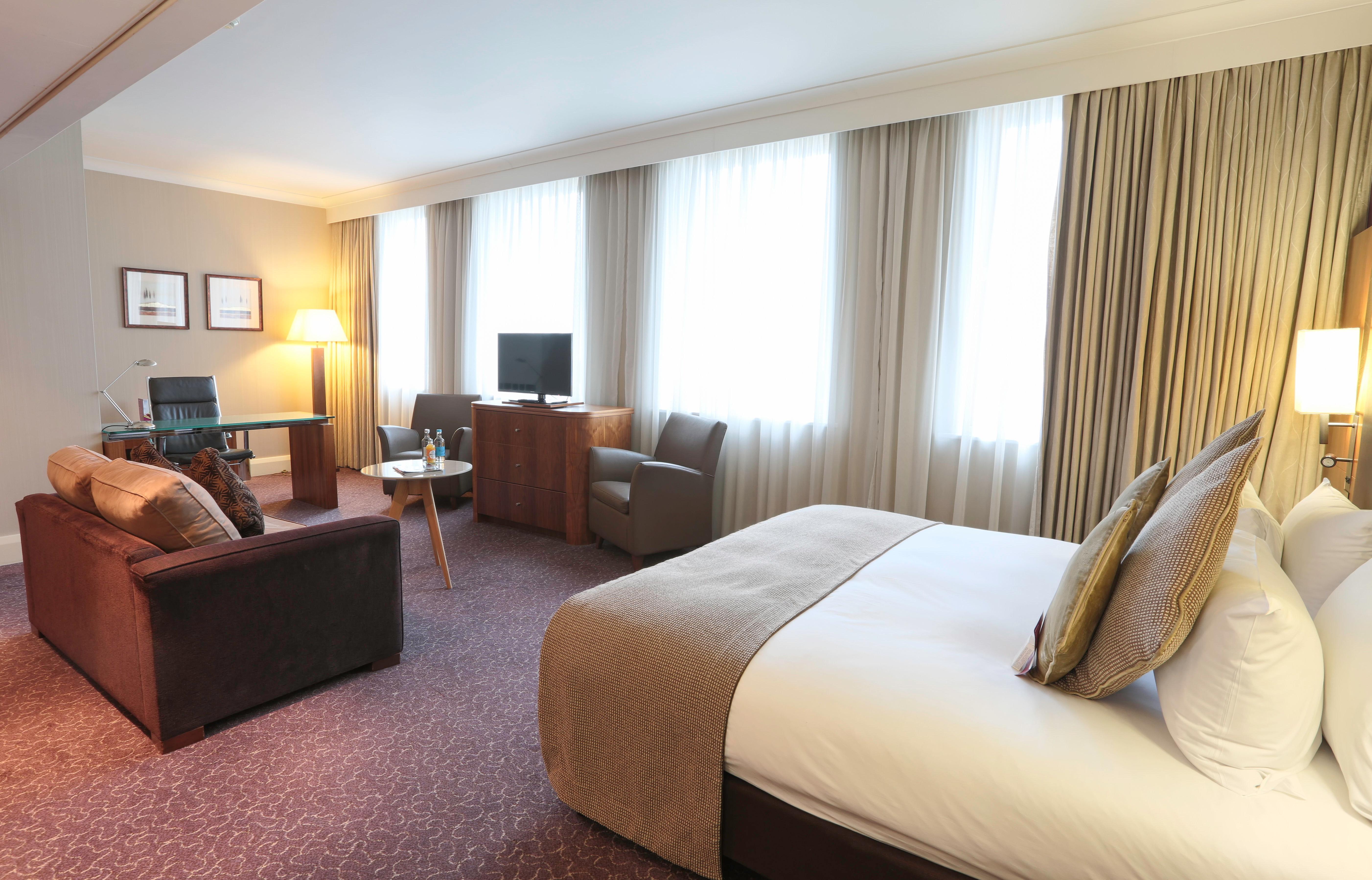 Crowne Plaza London Ealing By Ihg Hotel Екстериор снимка