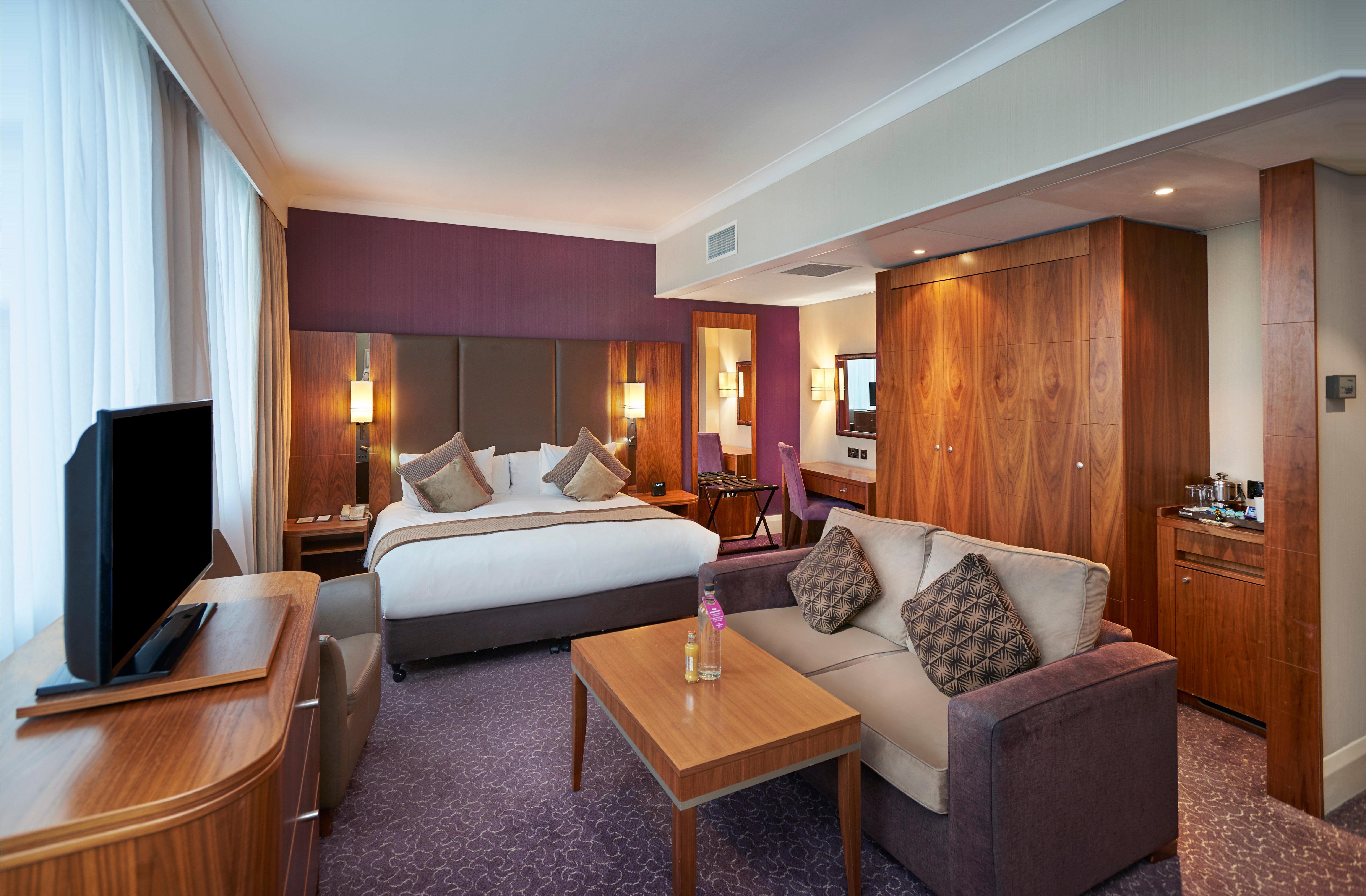 Crowne Plaza London Ealing By Ihg Hotel Екстериор снимка