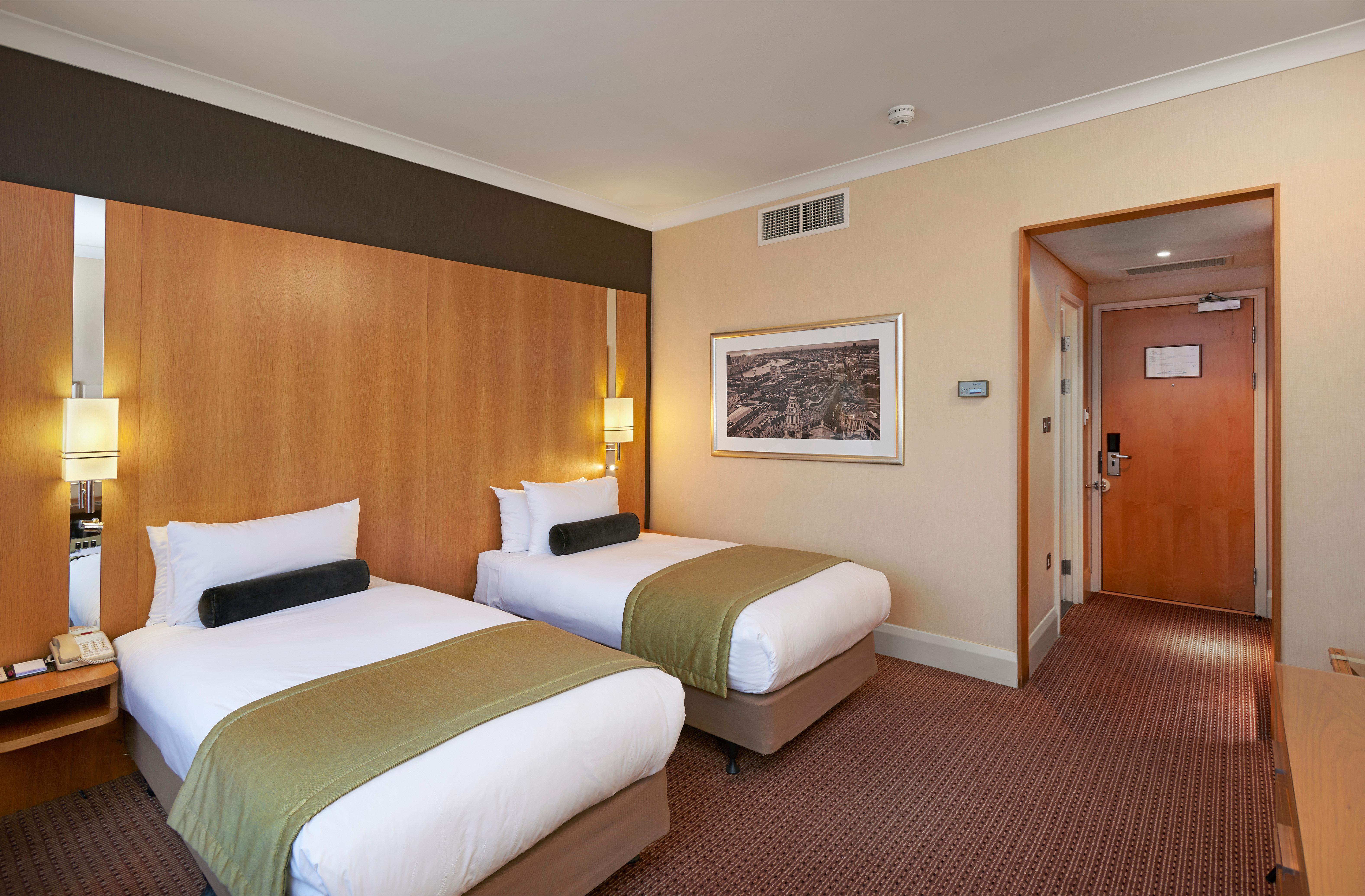 Crowne Plaza London Ealing By Ihg Hotel Екстериор снимка
