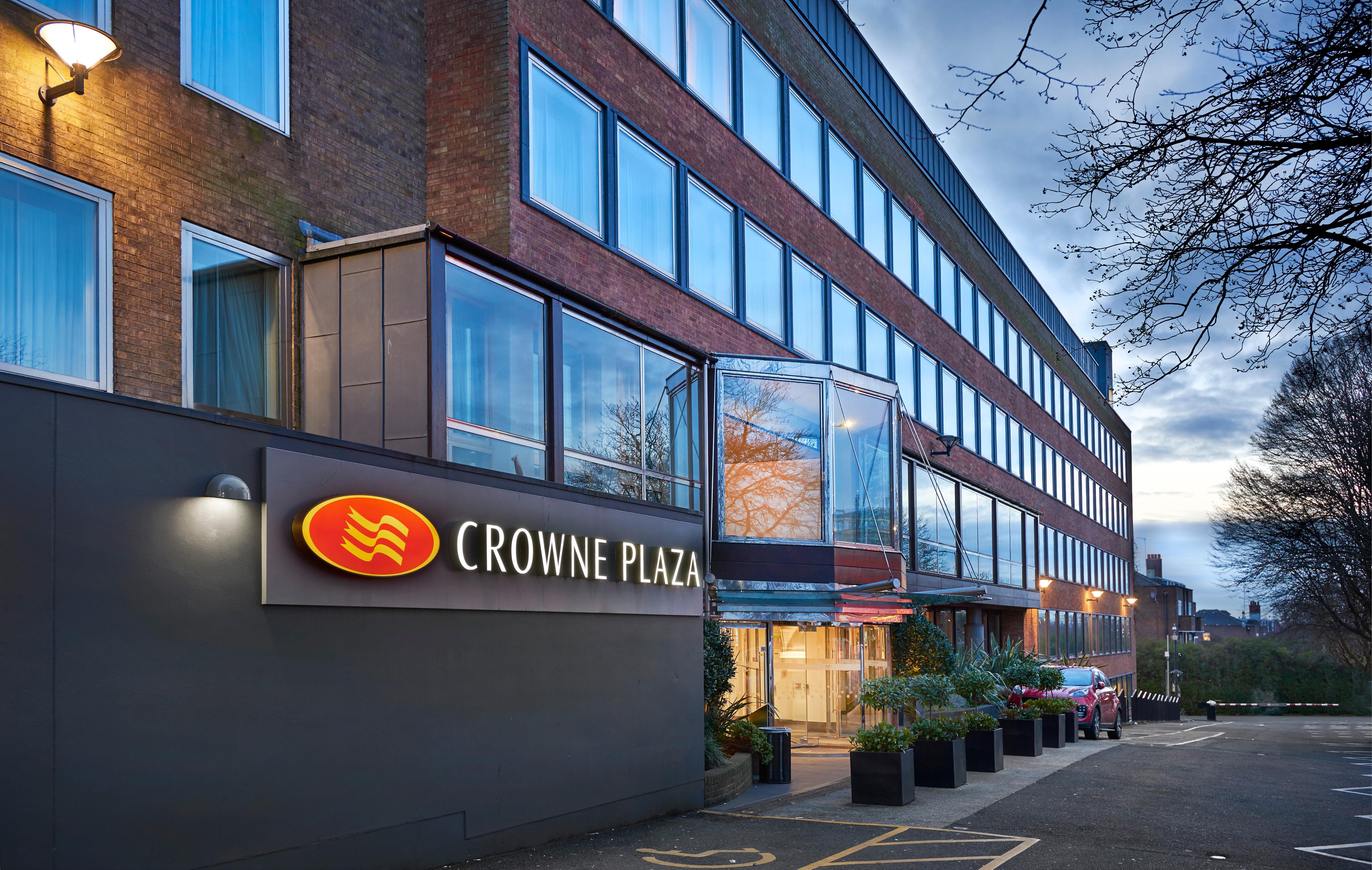 Crowne Plaza London Ealing By Ihg Hotel Екстериор снимка