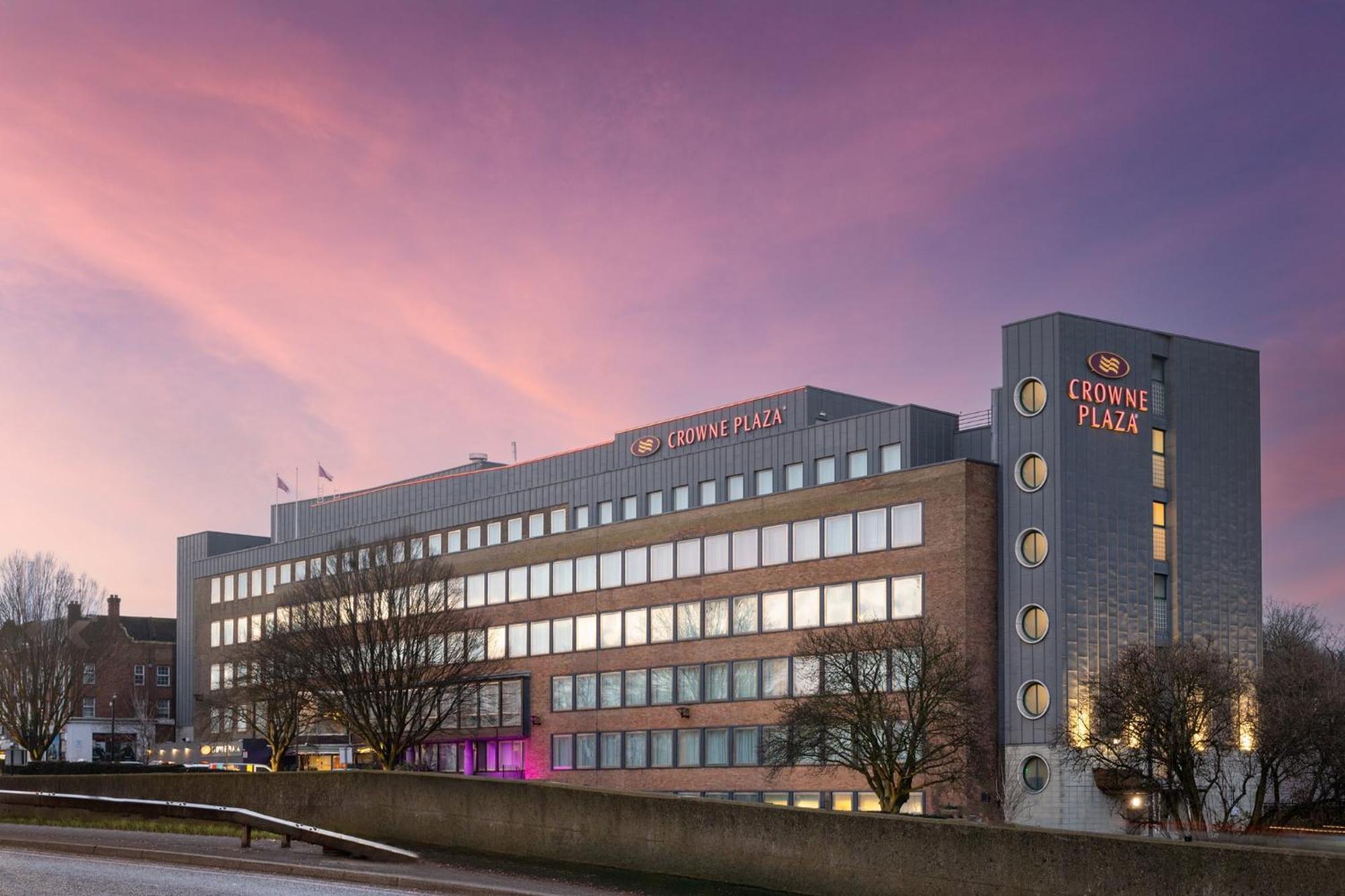 Crowne Plaza London Ealing By Ihg Hotel Екстериор снимка