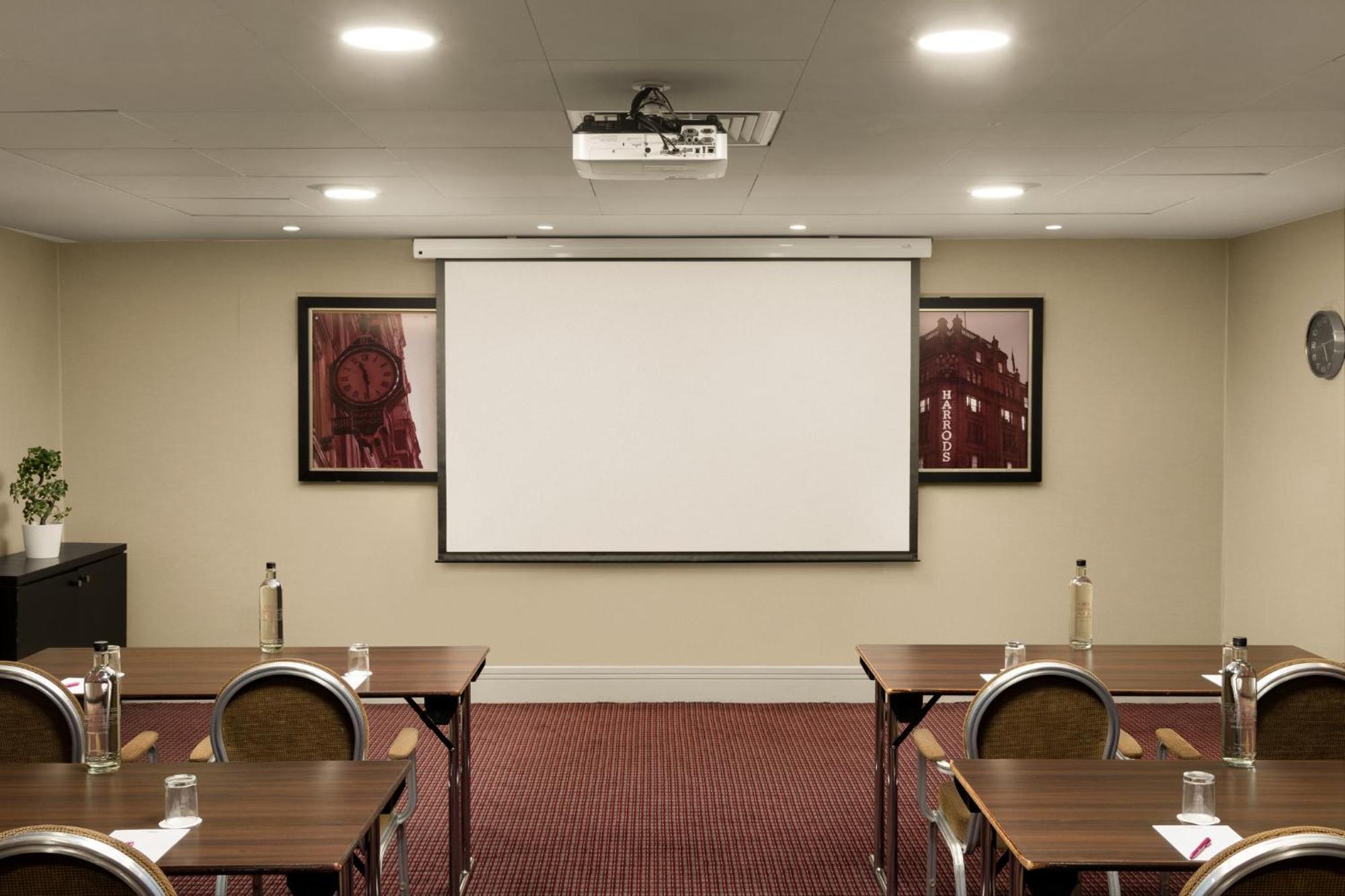 Crowne Plaza London Ealing By Ihg Hotel Екстериор снимка