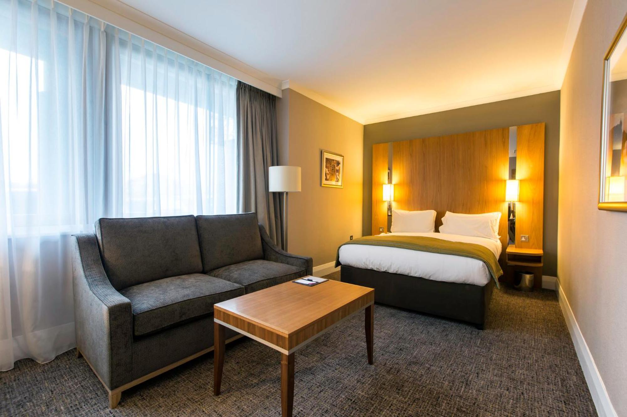 Crowne Plaza London Ealing By Ihg Hotel Екстериор снимка