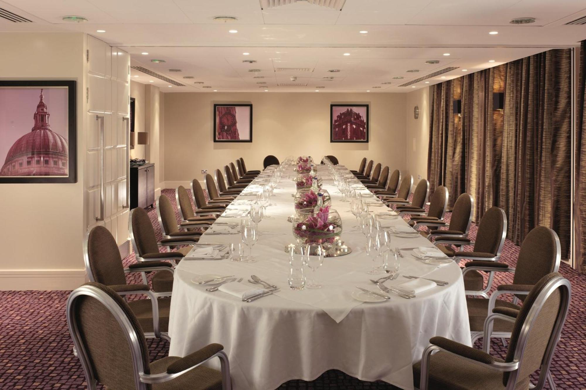 Crowne Plaza London Ealing By Ihg Hotel Екстериор снимка