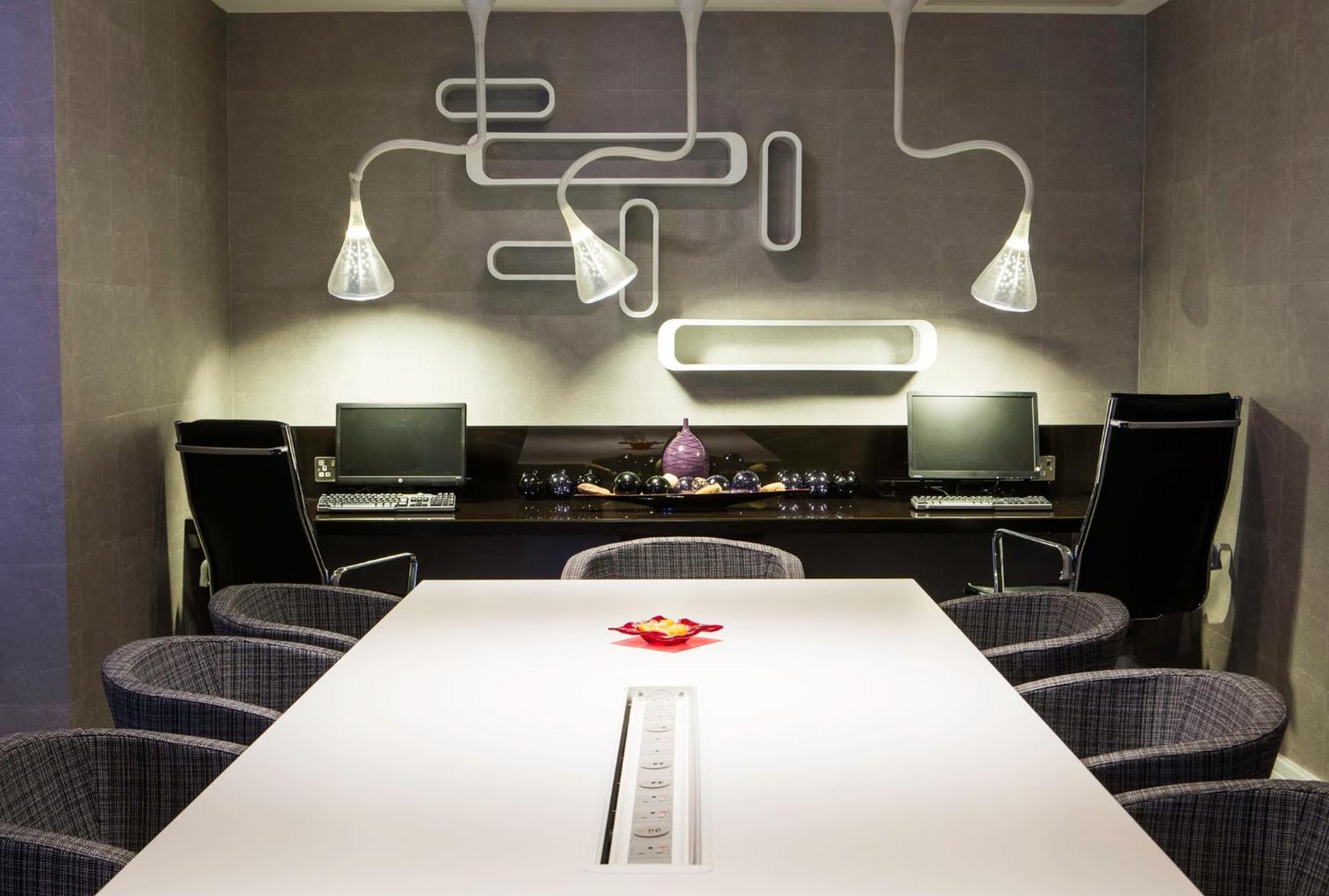 Crowne Plaza London Ealing By Ihg Hotel Екстериор снимка
