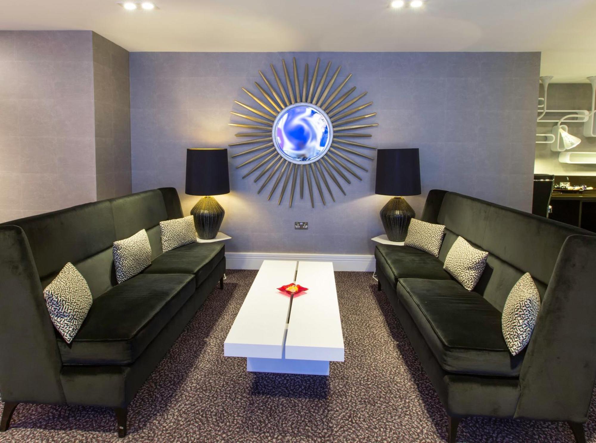Crowne Plaza London Ealing By Ihg Hotel Екстериор снимка